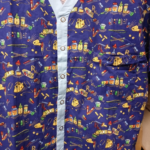 Nicole Miller Women's scrubs set - Picture 4 of 5